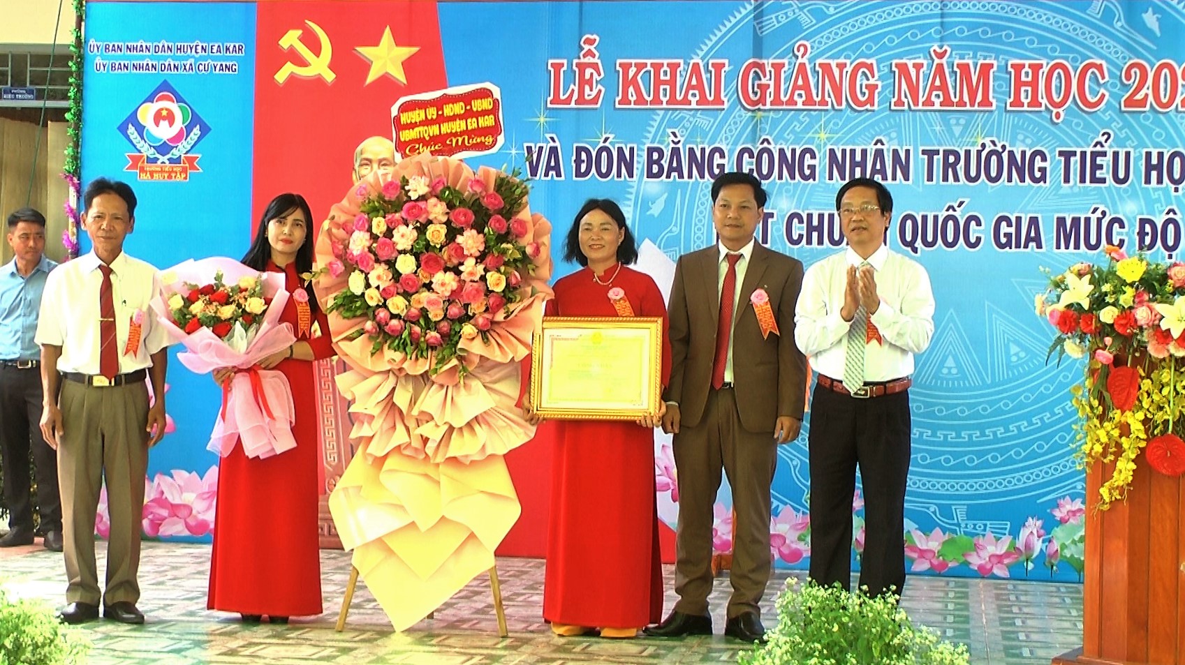 Trường  TH Hà Huy Tập – xã Cư Yang tổ chức Lễ đón Bằng công nhận Trường đạt chuẩn QG mức độ I và lễ khai giảng năm học mới 2023 – 2024